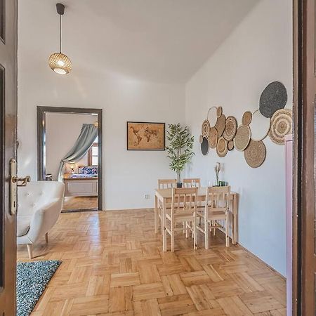 Hradec Králové Carolina'S Romantic Apartment מראה חיצוני תמונה