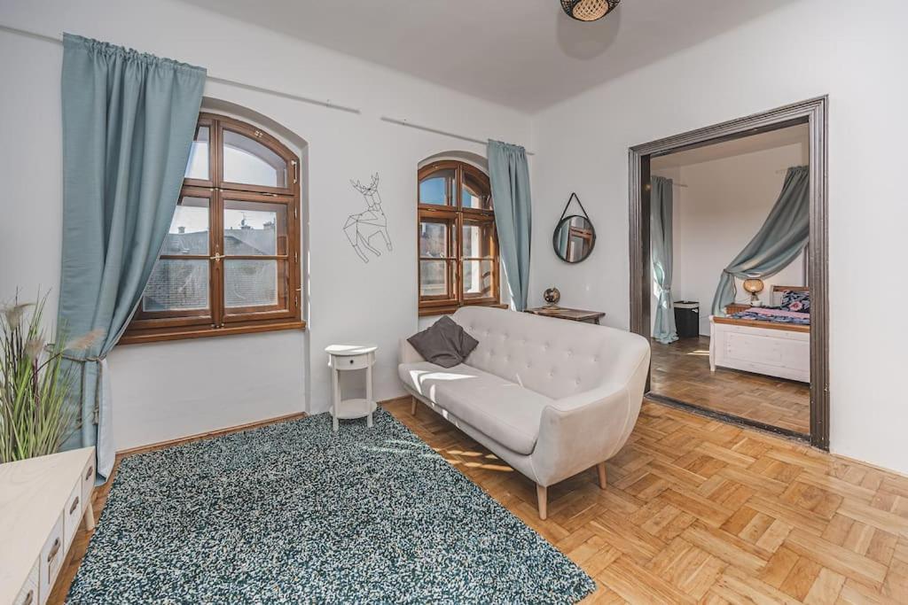 Hradec Králové Carolina'S Romantic Apartment מראה חיצוני תמונה