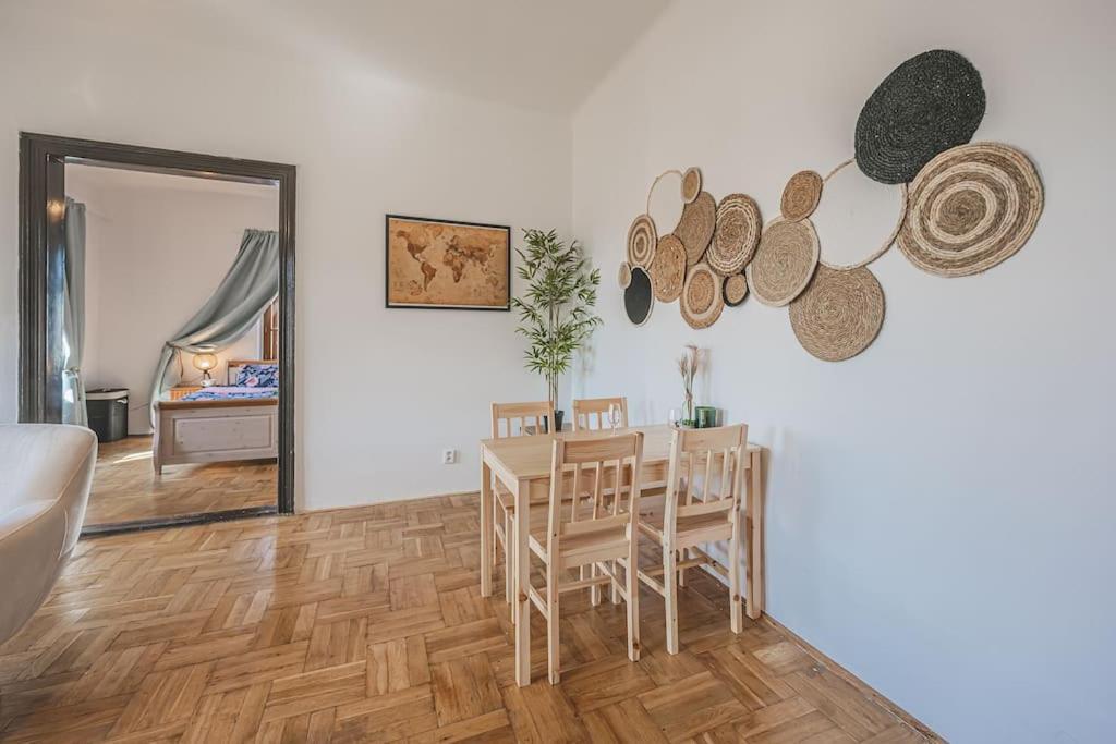 Hradec Králové Carolina'S Romantic Apartment מראה חיצוני תמונה
