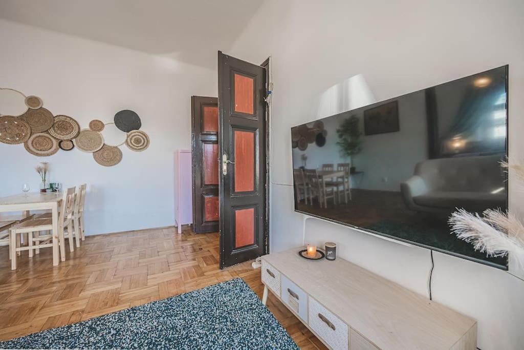 Hradec Králové Carolina'S Romantic Apartment מראה חיצוני תמונה